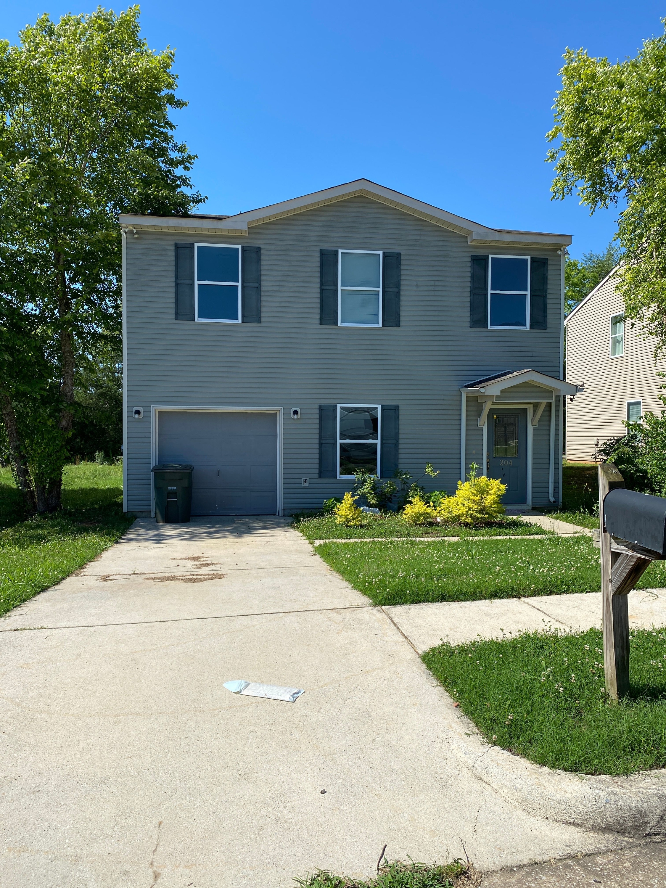204 Valleyside Drive Northeast